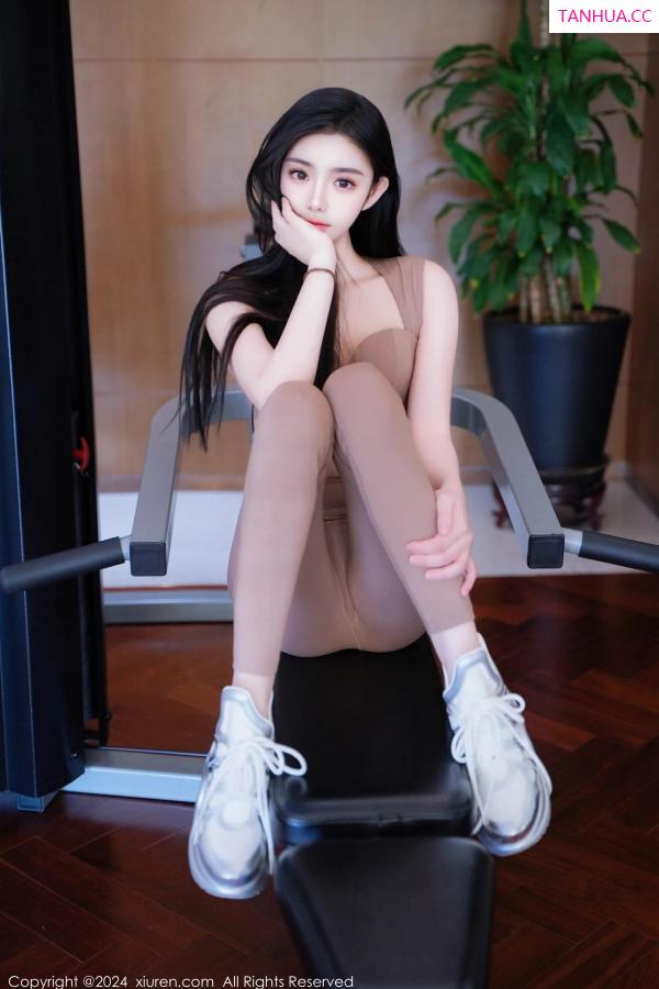 [XiuRen]高清写真图 2024.04.12 No.8382 龙雪儿 运动美腿